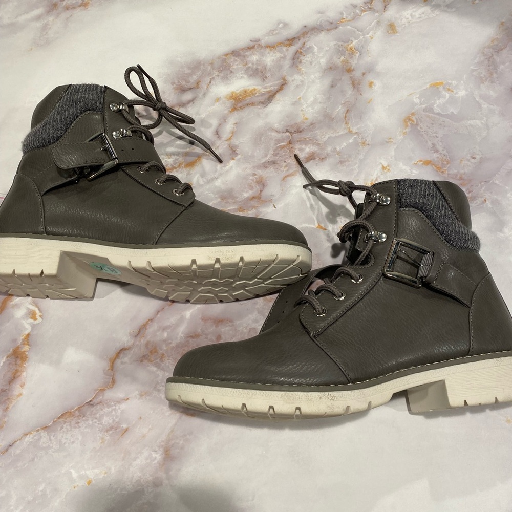 Nautica women’s ankle boots. SZ 8.5 Never worn